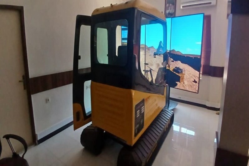 اولین دوره آموزش اپراتوری بیل مکانیکی با همکاری ایمیدرو و ایمپاسکو