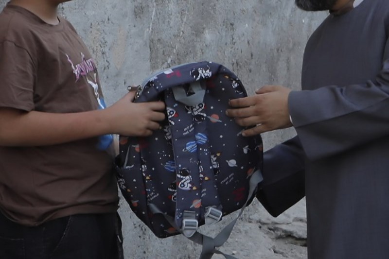 کارکنان فولاد هرمزگان بانی تامین لوازم التحریر نیازمندان