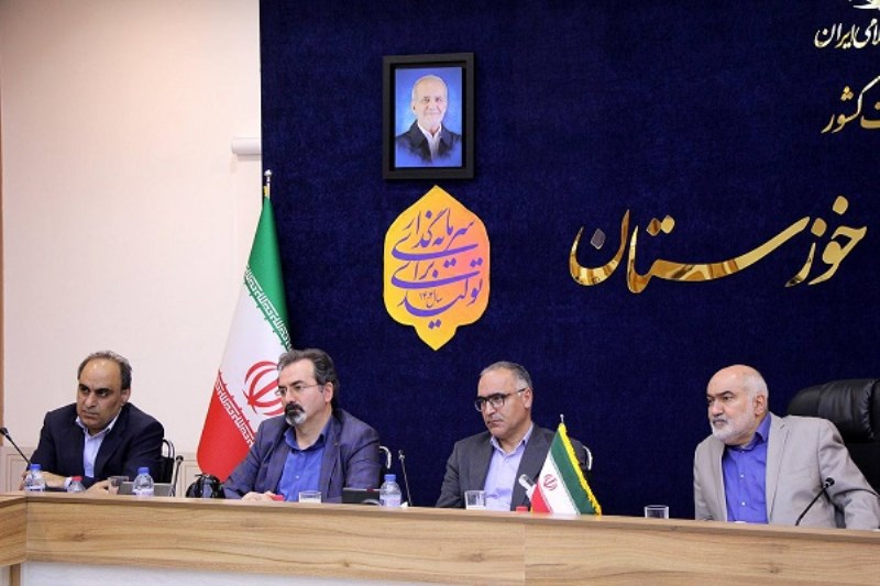 پیگیری احداث نیروگاه خورشیدی فولاد اکسین خوزستان به عنوان زیر ساخت موردنیاز