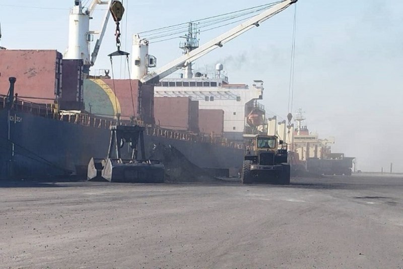 خام‌ فروشی سنگ آهن ؛ تهدیدی برای بقای صنعت فولاد ایران