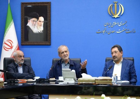 وزیر صمت خواستار پیگیری و تسریع بانک مرکزی در پرداخت تسهیلات بسته حمایتی ۷۰۰ همتی دولت به واحدهای تولیدی و صنعتی شد