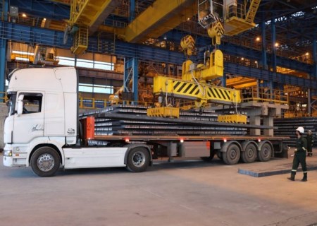 حرکت به سمت صادرات با رکورد پیاپی حمل شمش در فولاد غدیر نی‌ریز