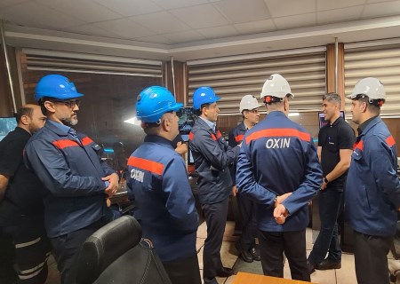 بازدید سرزده مدیر عامل شرکت فولاد اکسین خوزستان از خط تولید و گفتگو با کارکنان