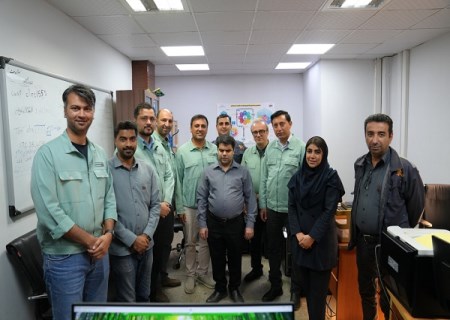 تجلیل از کارمند روشن دل شرکت فولاد هرمزگان